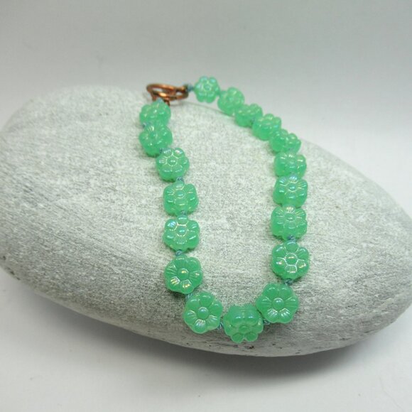 Uranium glass Flower Bracelet - Picture 4 of 8